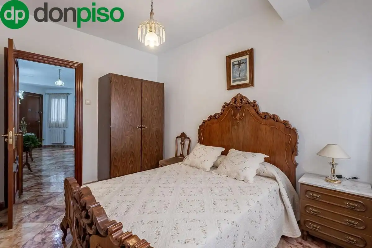 Bedroom of Flat for sale in Granada  with Air Conditioner, Heating and Terrace