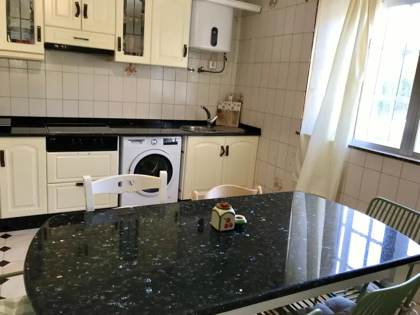 Cuina de Casa o xalet en venda en Noia amb Balcó