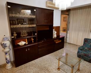 Sala d'estar de Apartament de lloguer en Alicante / Alacant amb Aire condicionat i Balcó