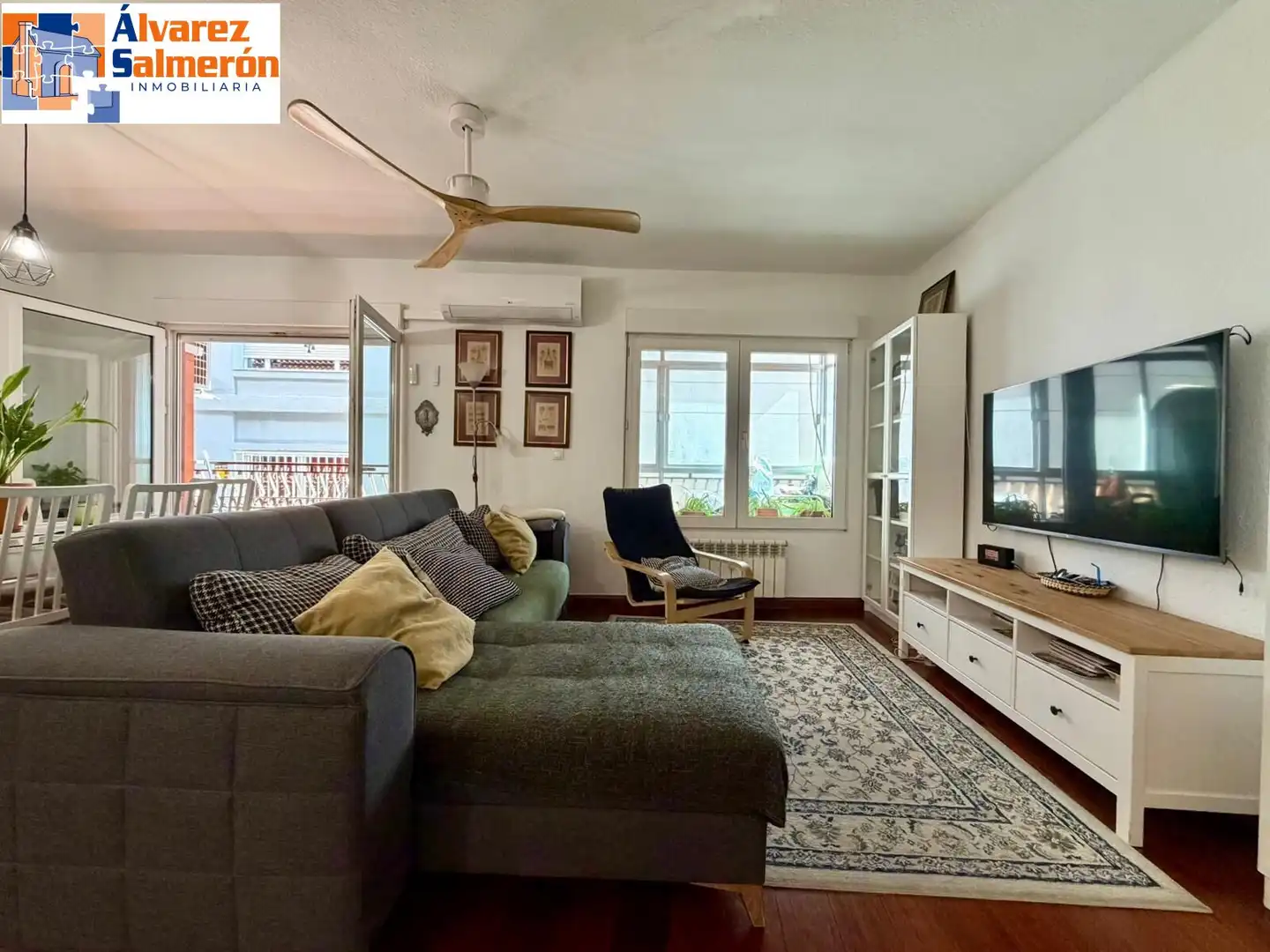 Sala de estar de Piso en venta en Granada con Aire acondicionado, Parquet y Balcón