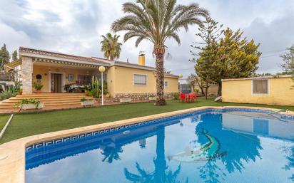 Piscina de Casa o xalet en venda en San Vicente del Raspeig / Sant Vicent del Raspeig amb Aire condicionat, Jardí privat i Terrassa