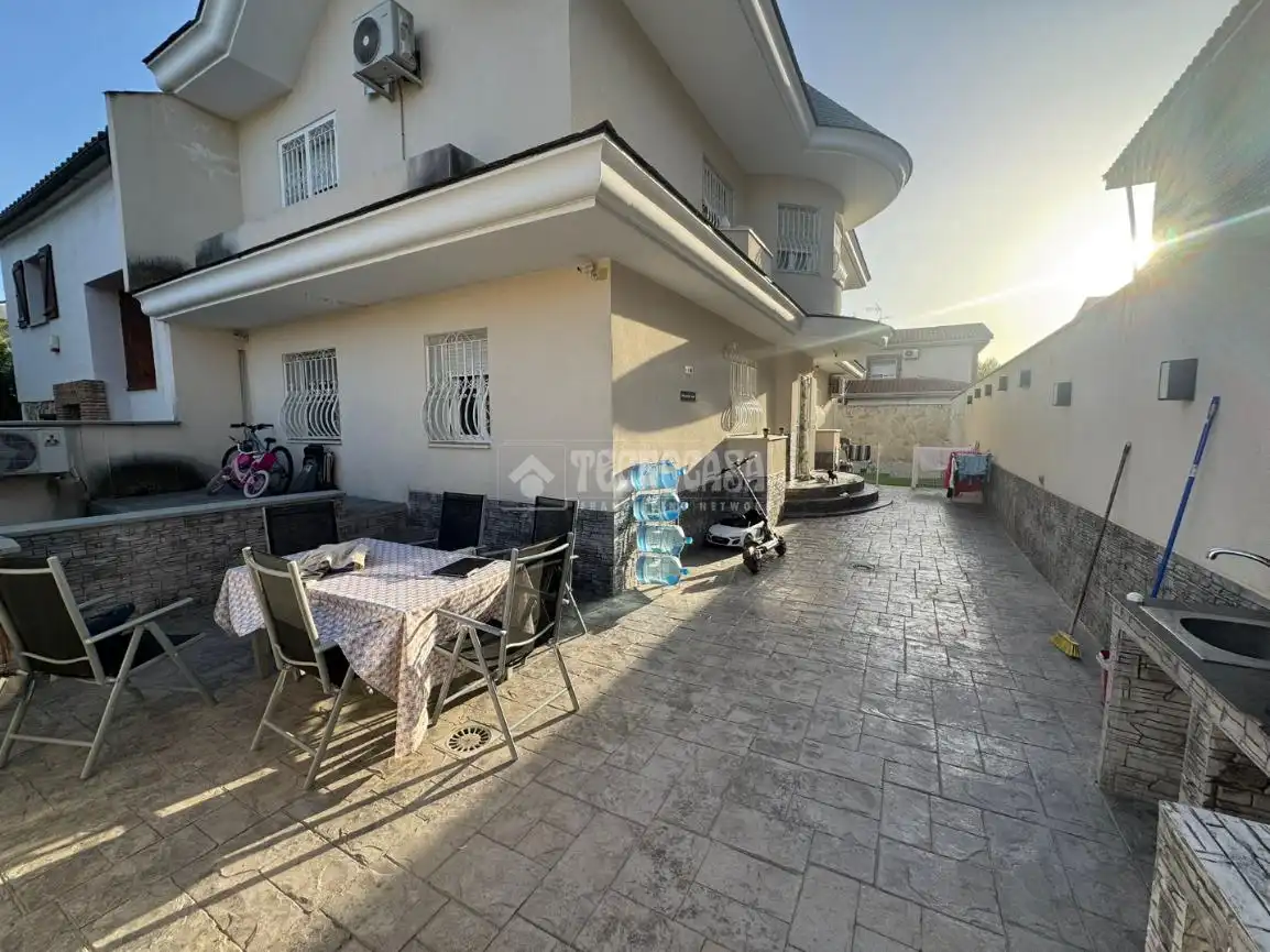 Semi-detached house with pool for sale in Morata de Tajuña, imagen 9