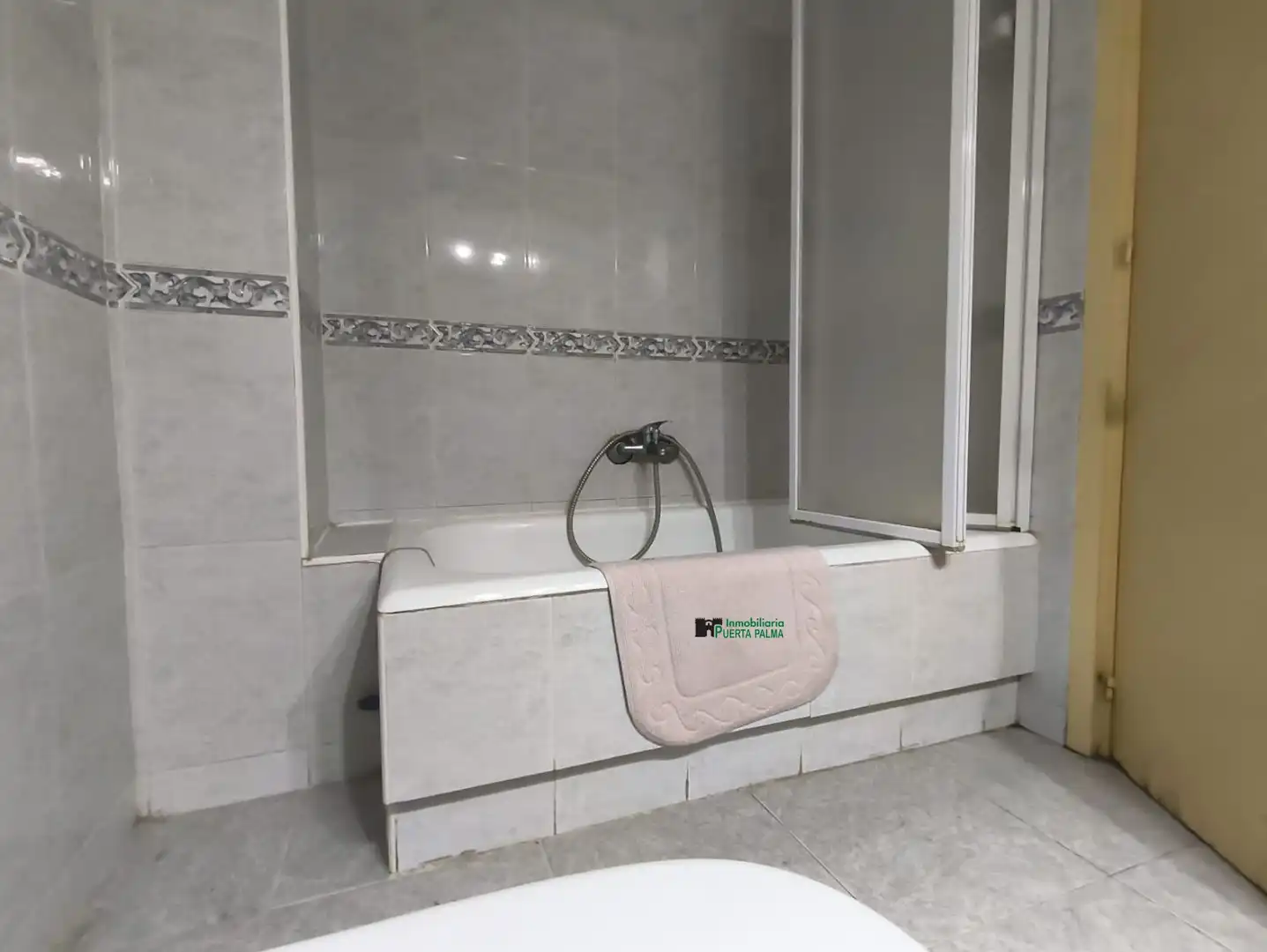 Baño de Piso en venta en Badajoz con Calefacción y Parquet