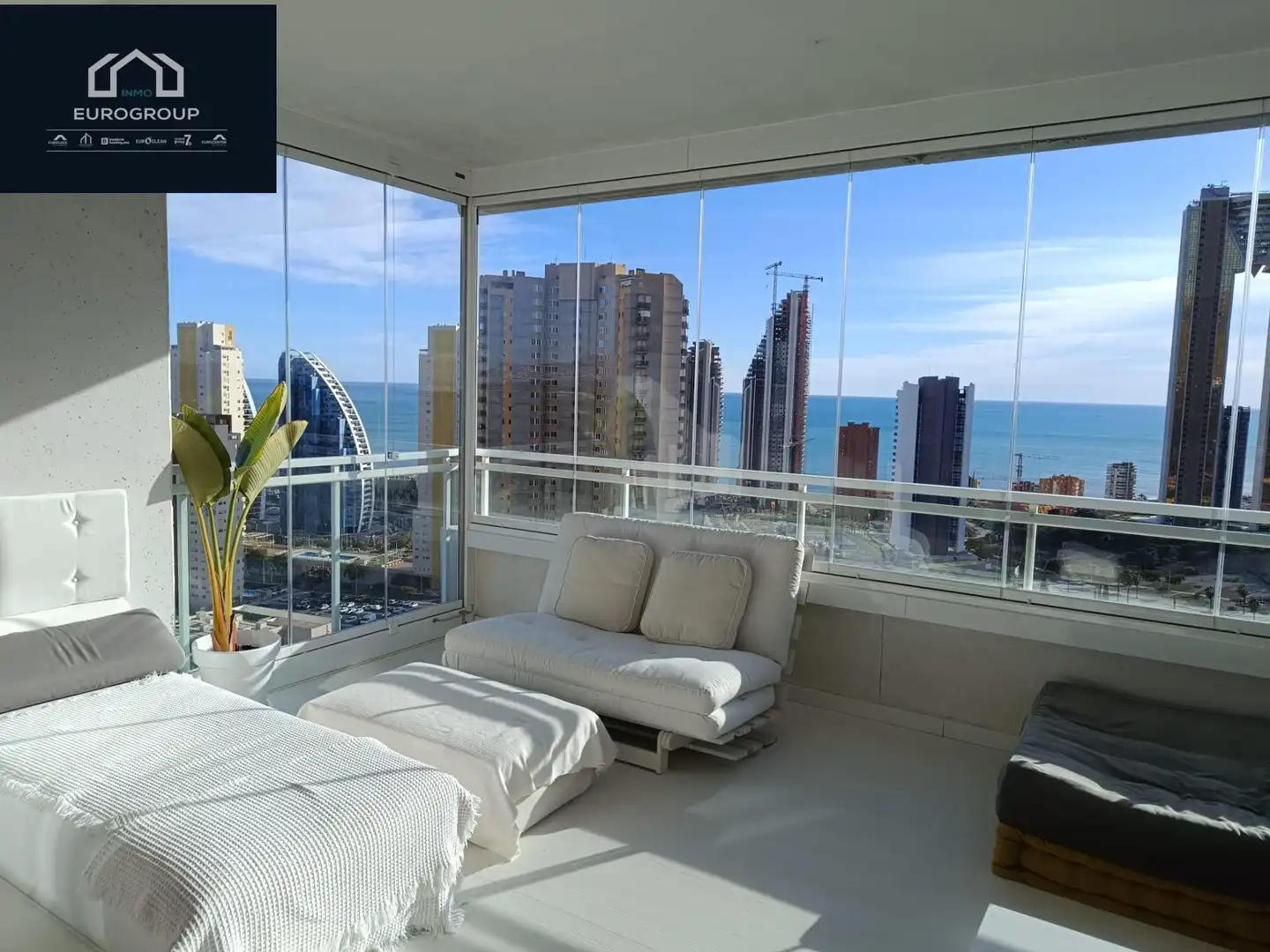 Apartment with pool for sale in Via Parque