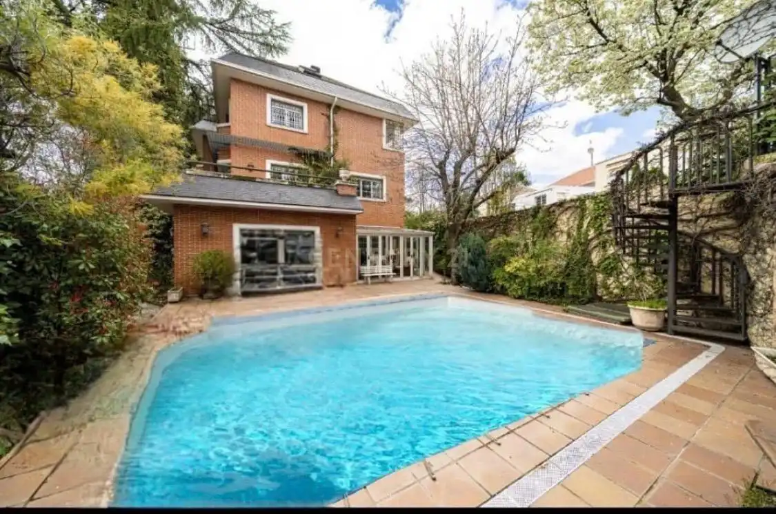 Piscina de Casa o chalet en venta en  Madrid Capital con Aire acondicionado, Jardín privado y Trastero