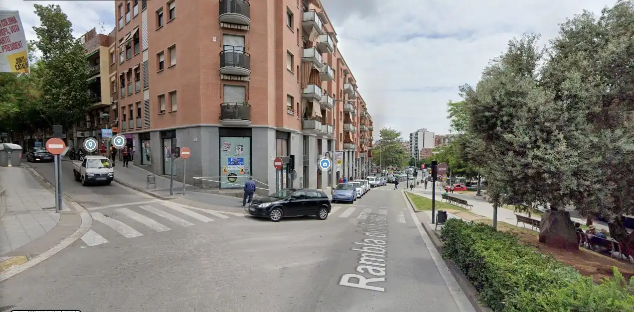 Außenansicht von Garage zum Verkauf in Santa Coloma de Gramenet