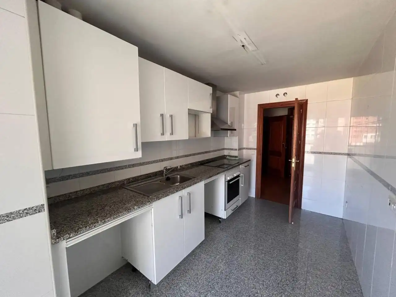 Cuina de Pis en venda en Burgos amb Calefacció, Parquet i Traster
