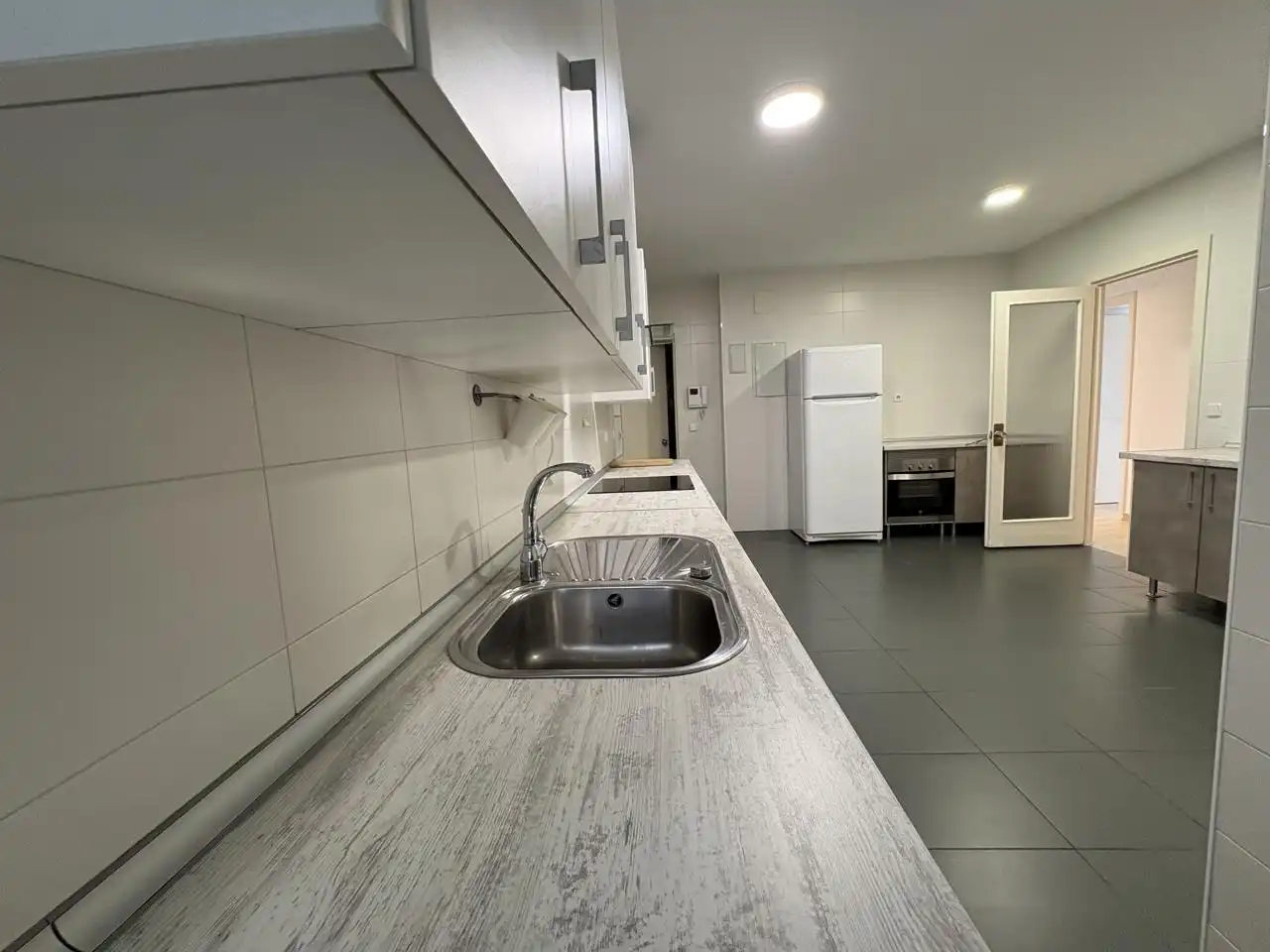 Cuina de Pis de lloguer en Madrid amb Aire condicionat, Calefacció i Terrassa