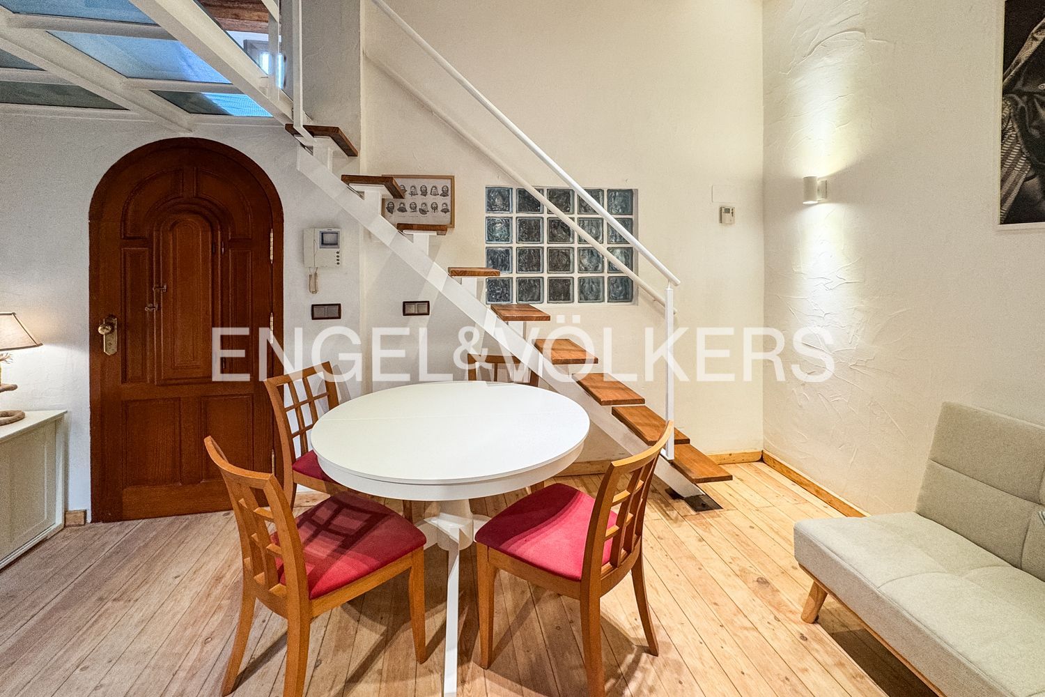 Comedor de Piso de alquiler en  Valencia Capital con Aire acondicionado, Calefacción y Amueblado