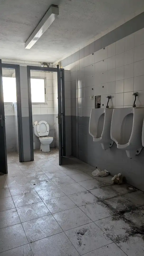 Badezimmer von Fabrikhallen zum Verkauf in Molins de Rei
