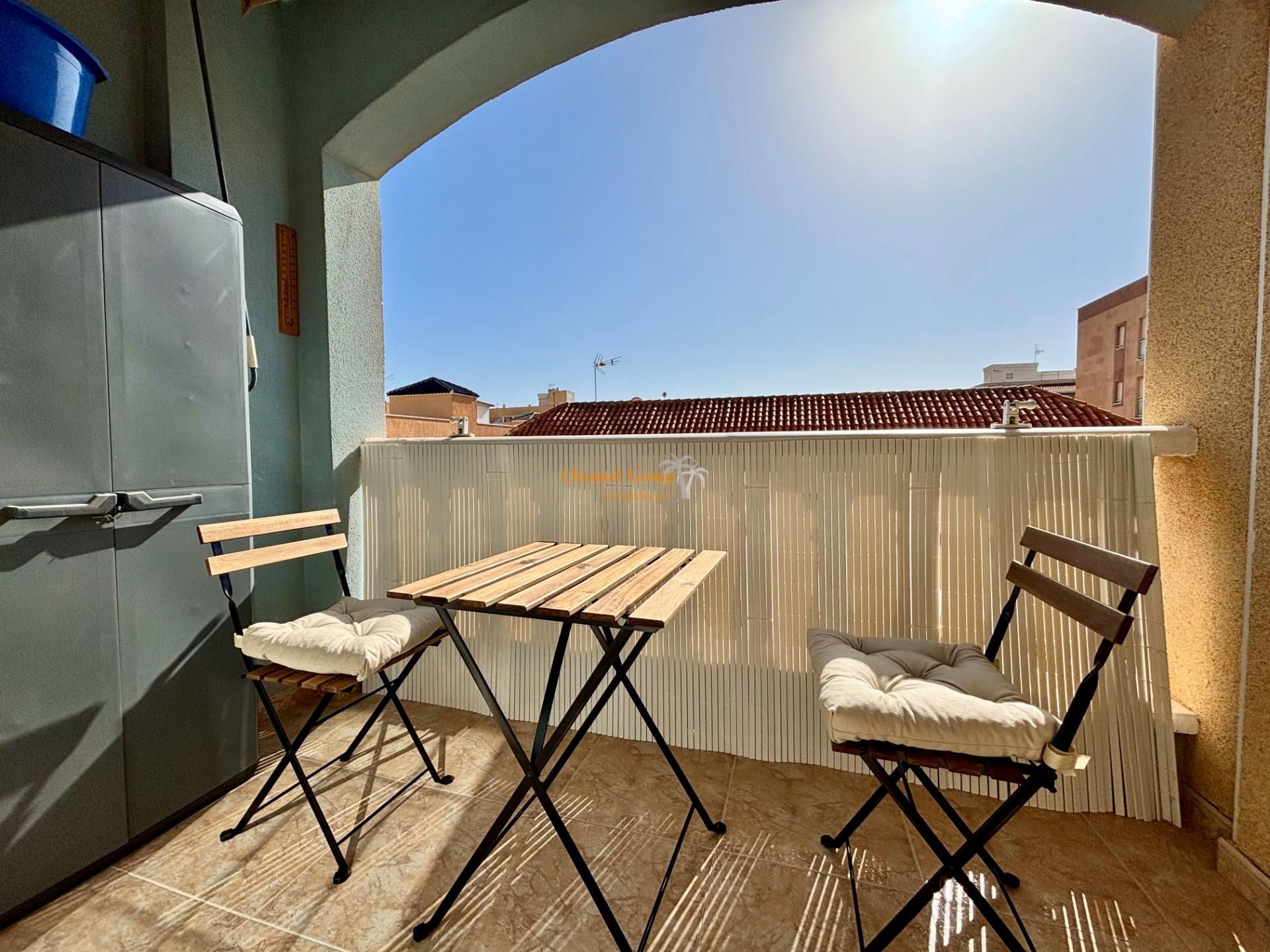 Terrassa de Apartament de lloguer en Torrevieja amb Aire condicionat, Calefacció i Balcó