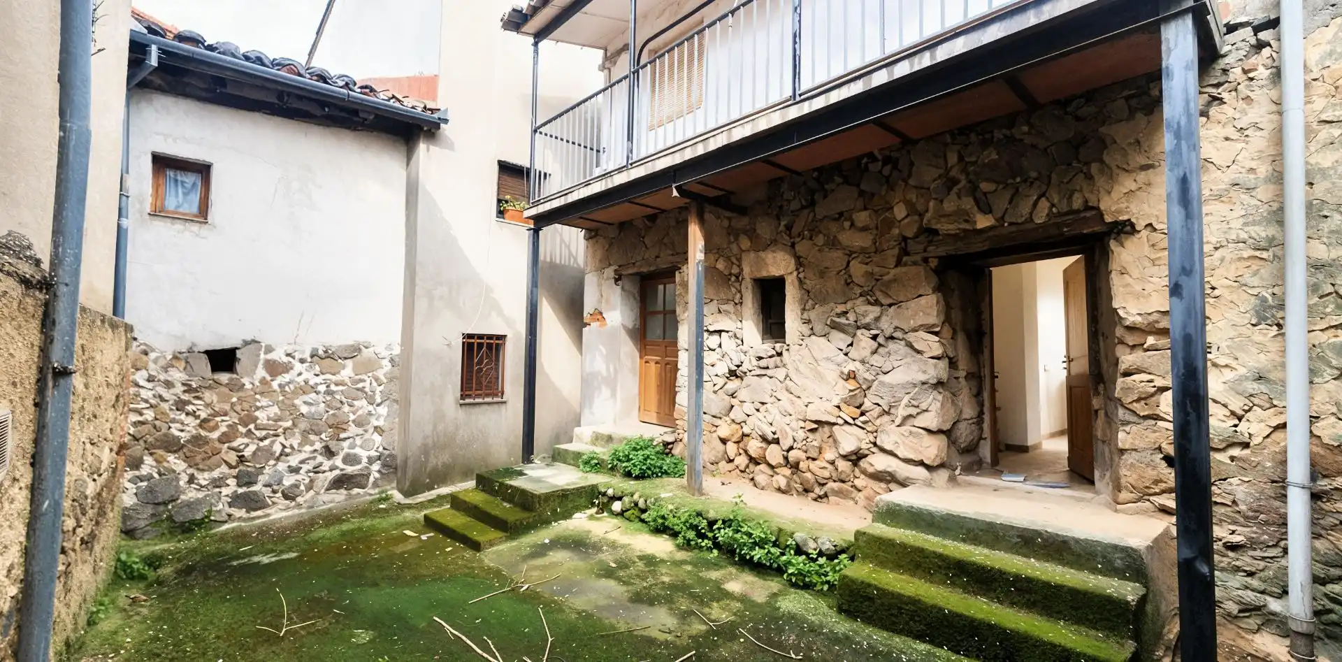 Vista exterior de Casa o xalet en venda en Candeleda amb Aire condicionat i Jardí privat