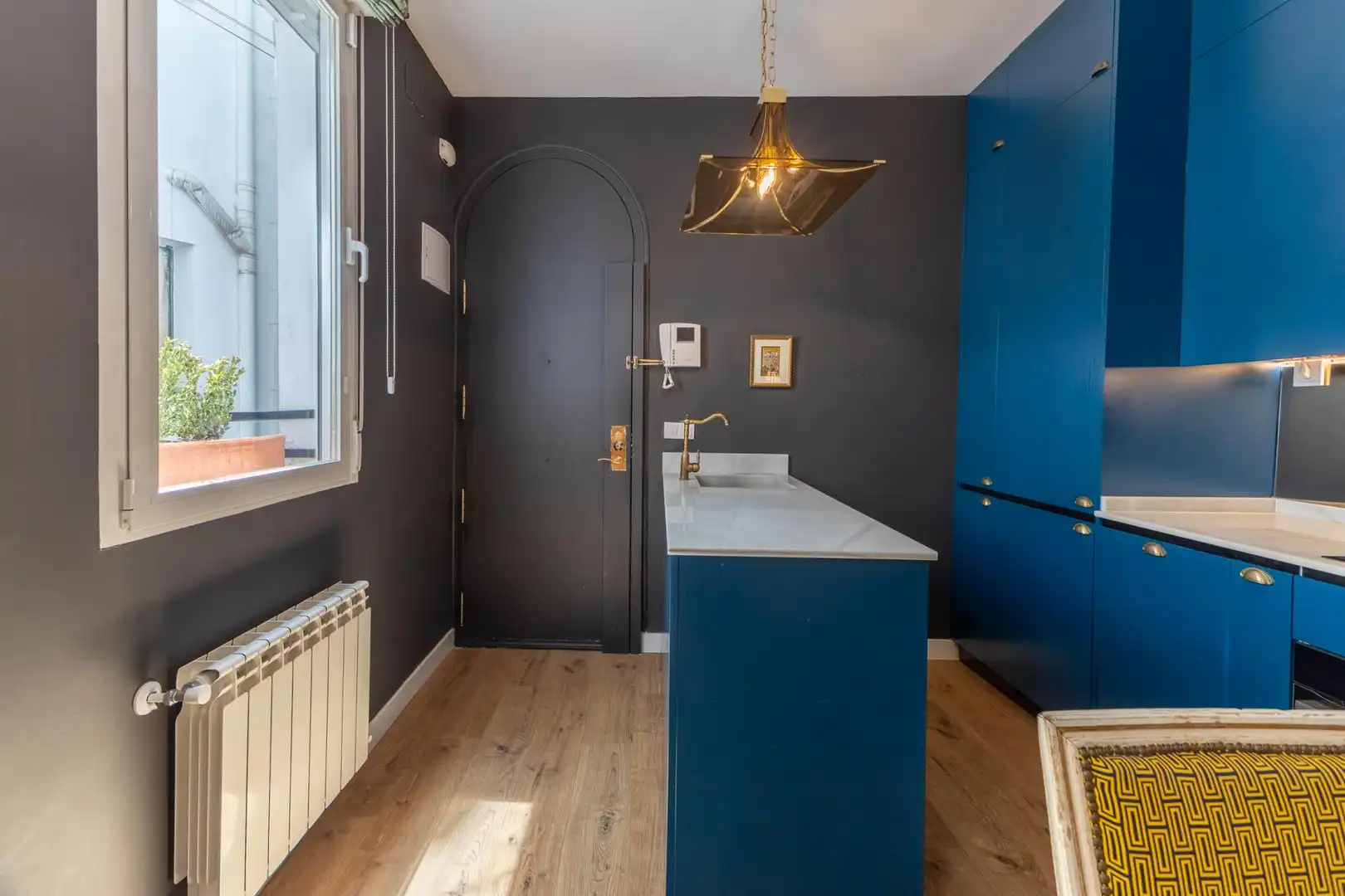 Cuina de Apartament de lloguer en Madrid amb Aire condicionat, Calefacció i Moblat