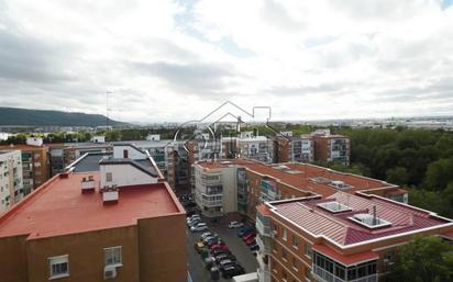 Vista exterior de Pis en venda en Alcalá de Henares amb Aire condicionat i Terrassa