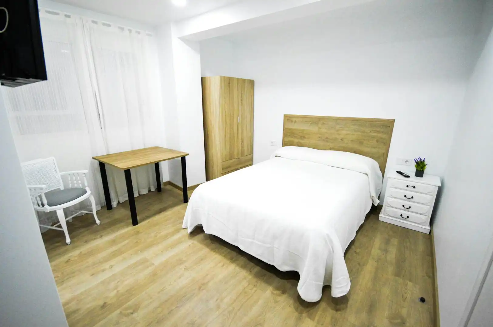 Bedroom of Flat for rent in Valencia  with Air Conditioner, Washing machine and TV