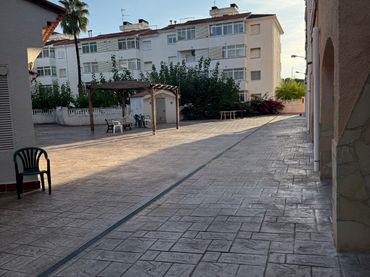Pis amb balcó en venda a Coma-ruga platja