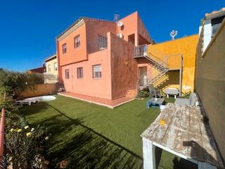 Exterior view of Single-family semi-detached for sale in Alcalá de Guadaira  with Air Conditioner, Private garden and Terrace