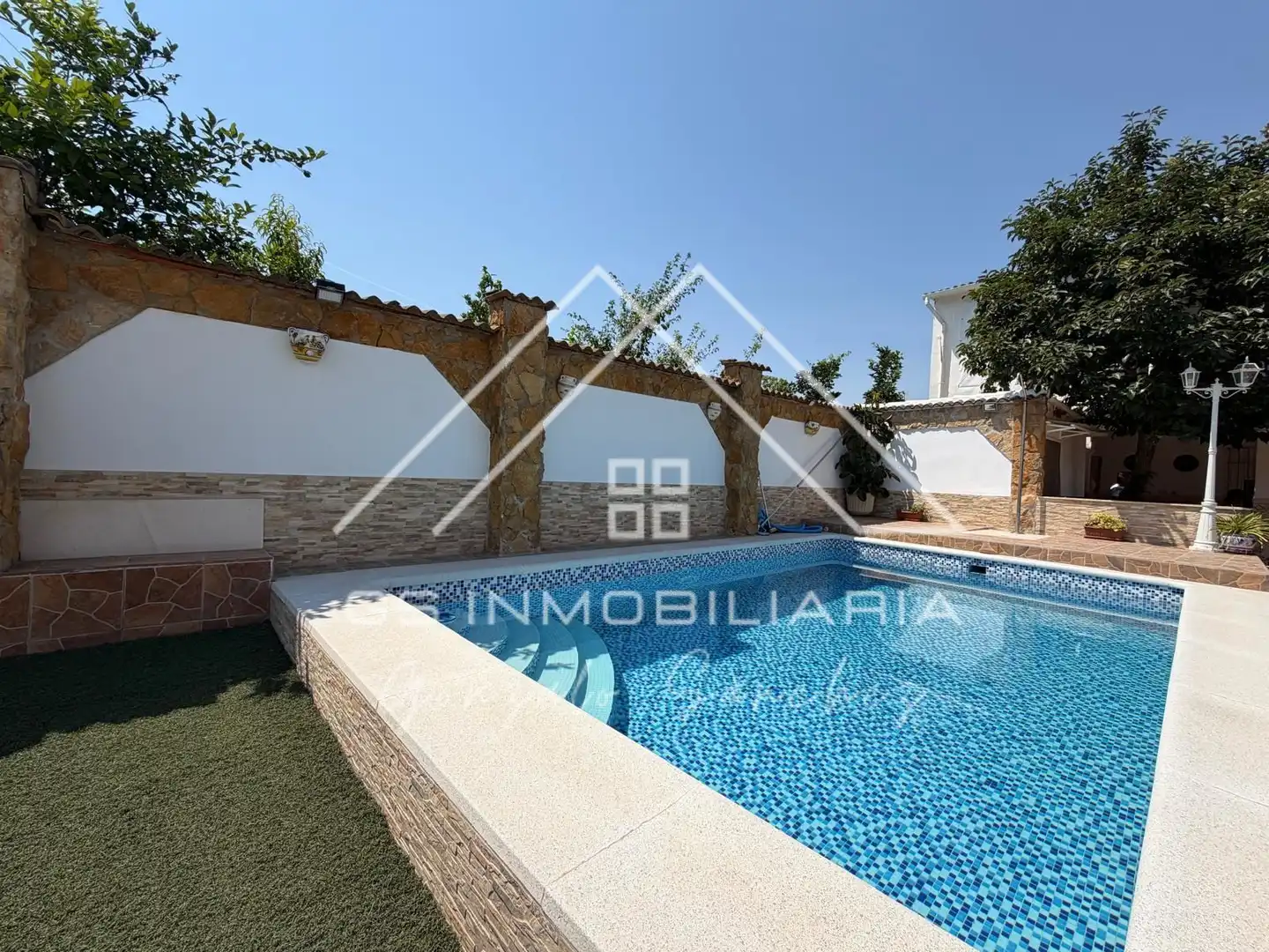 Piscina de Casa o xalet en venda en Lucena