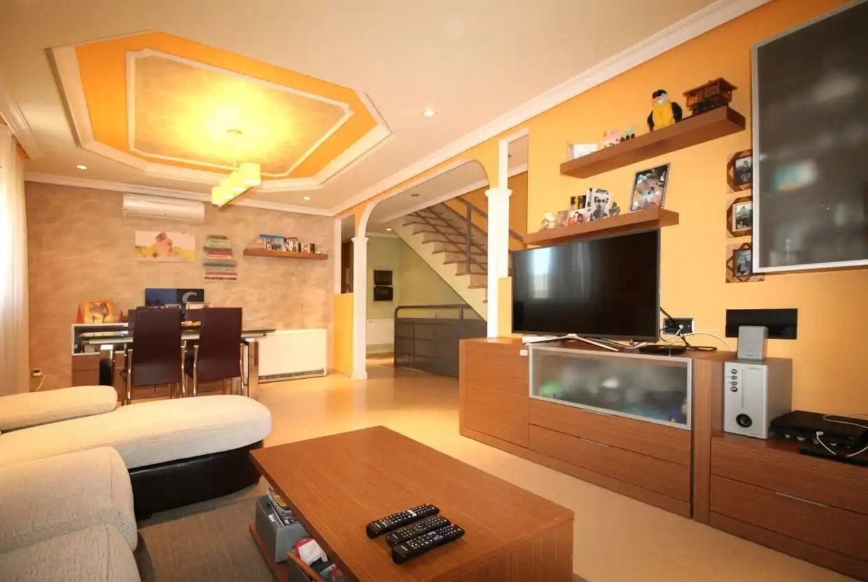 Casa aparellada amb jardí en venda a Calle de Samuel Baltés, imagen 5
