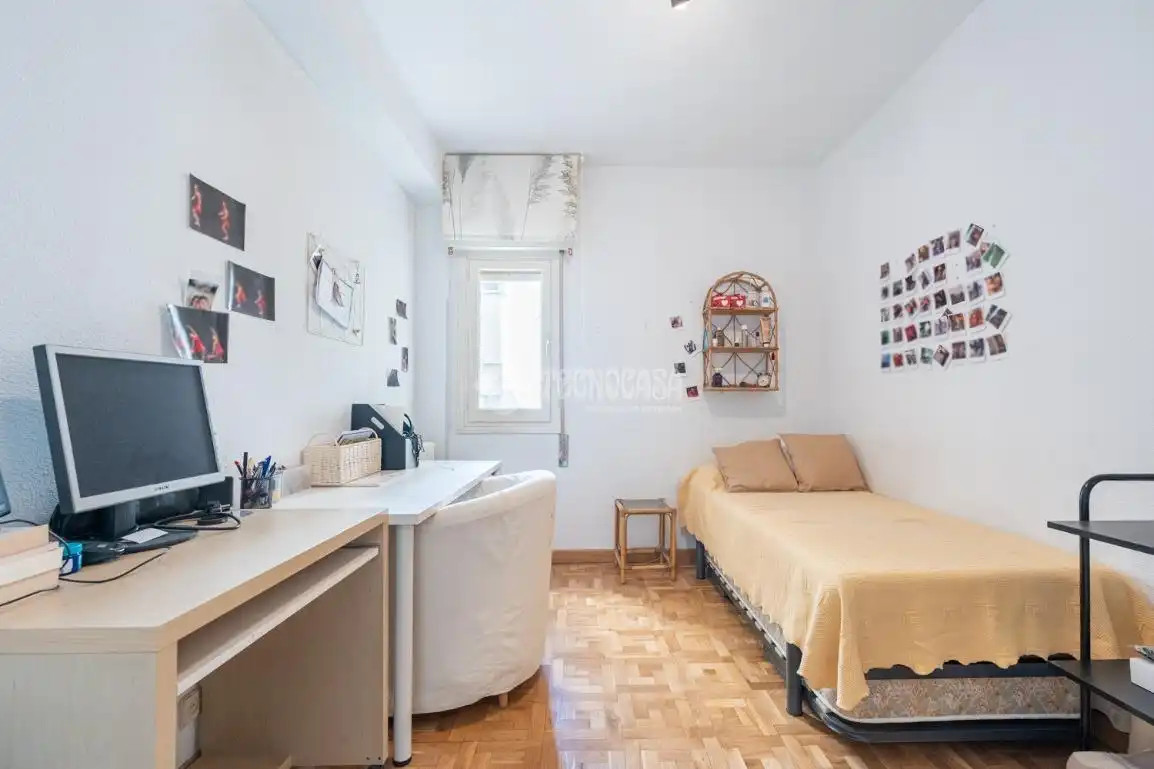 Habitación de Piso en venta en Madrid con Calefacción, Parquet y Balcón