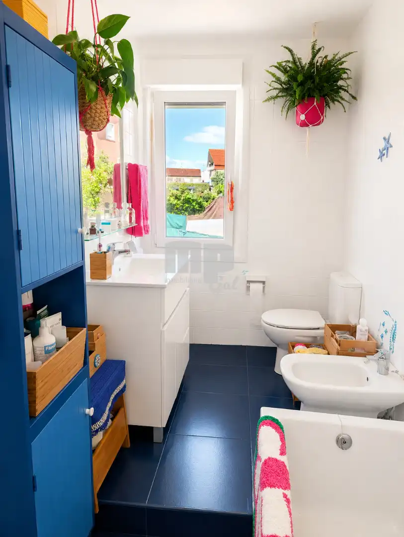 Bany de Casa o xalet en venda en Cangas  amb Calefacció, Jardí privat i Parquet