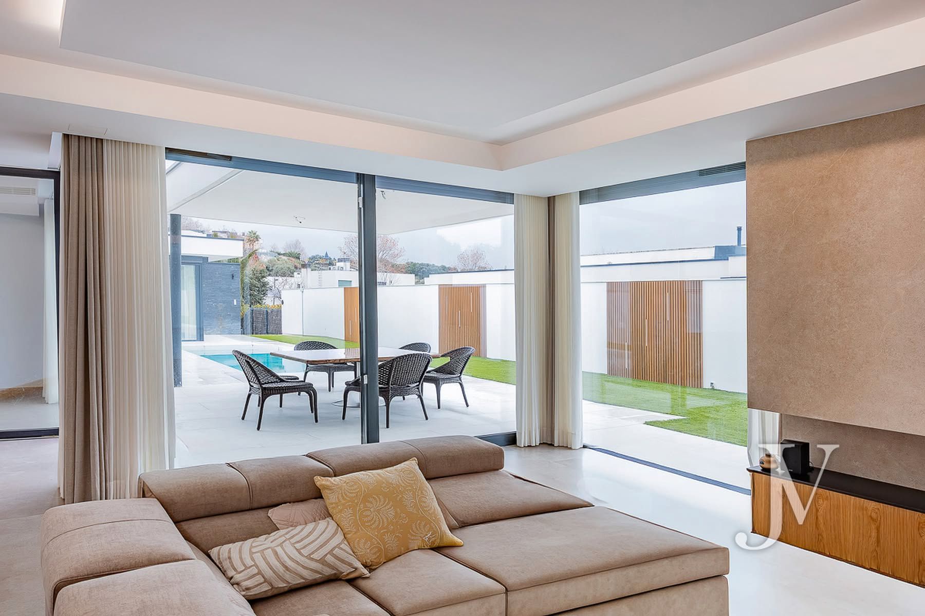 Sala de estar de Casa o chalet en venta en Boadilla del Monte con Aire acondicionado, Calefacción y Jardín privado