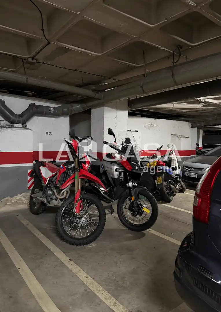 Parking de Piso en venta en Badalona con Calefacción, Trastero y Balcón