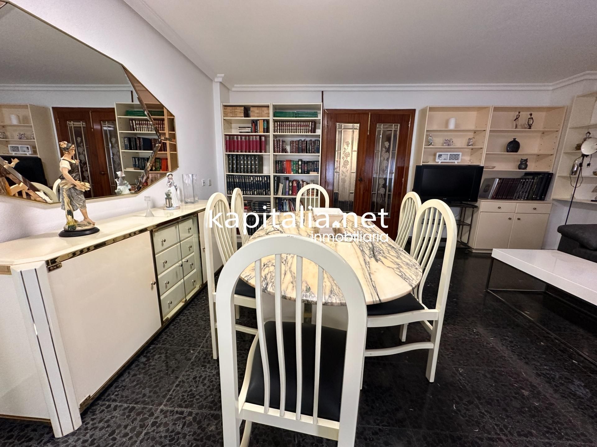 Menjador de Pis en venda en Ontinyent amb Aire condicionat i Balcó