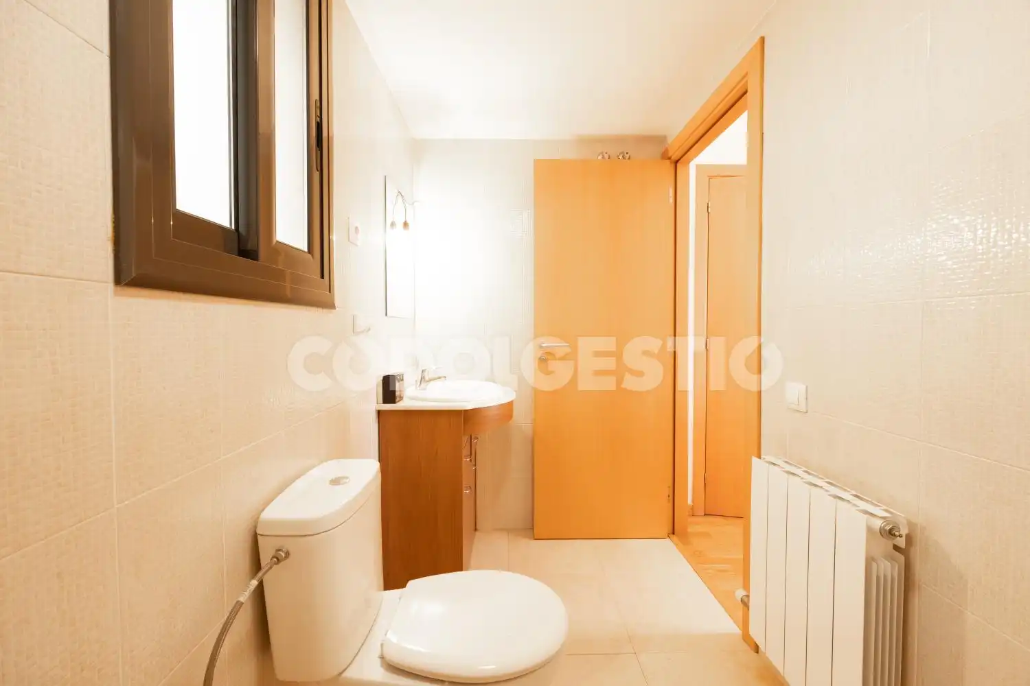 Bathroom of Flat for sale in Torelló  with Balcony