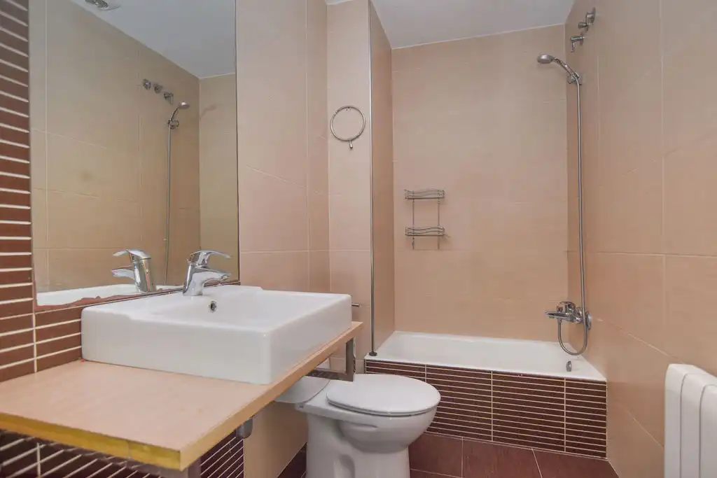 Baño de Piso en venta en Girona con Calefacción y Trastero