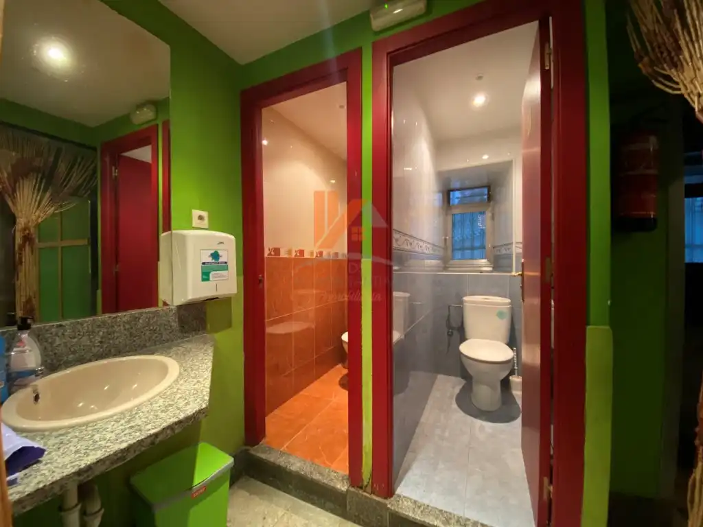 Baño de Local en venta en Santiago de Compostela 