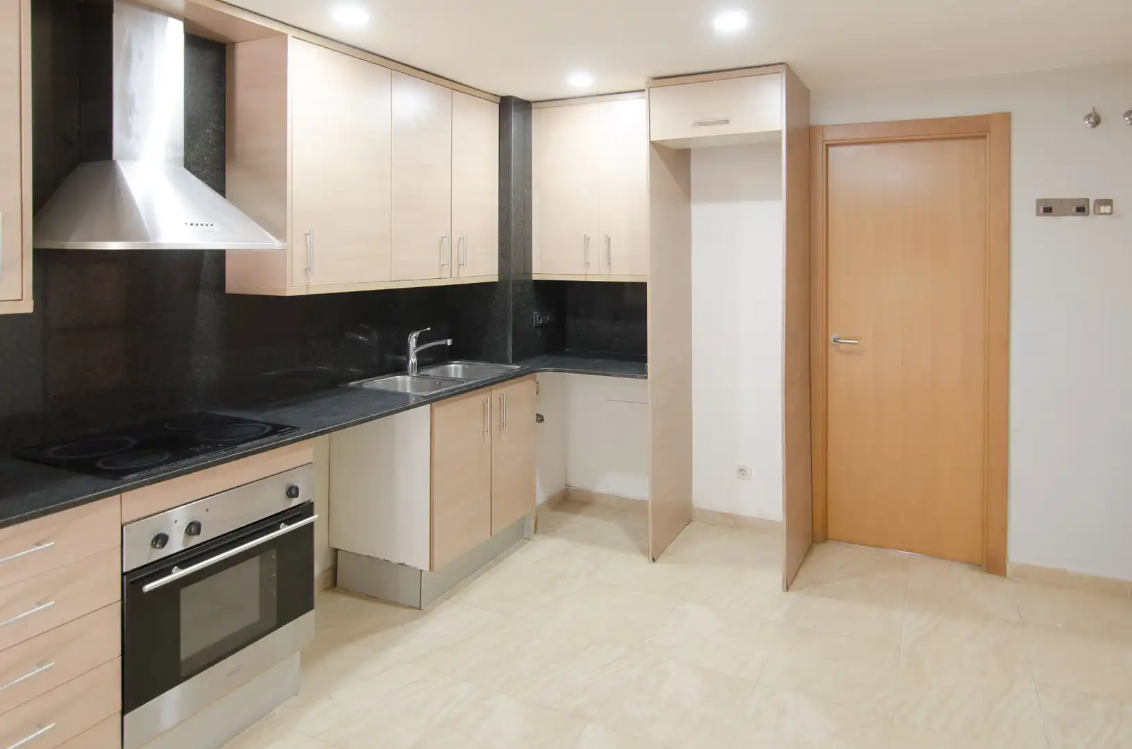 Kitchen of Flat for rent in Sallent  with Heating, Storage room and Oven