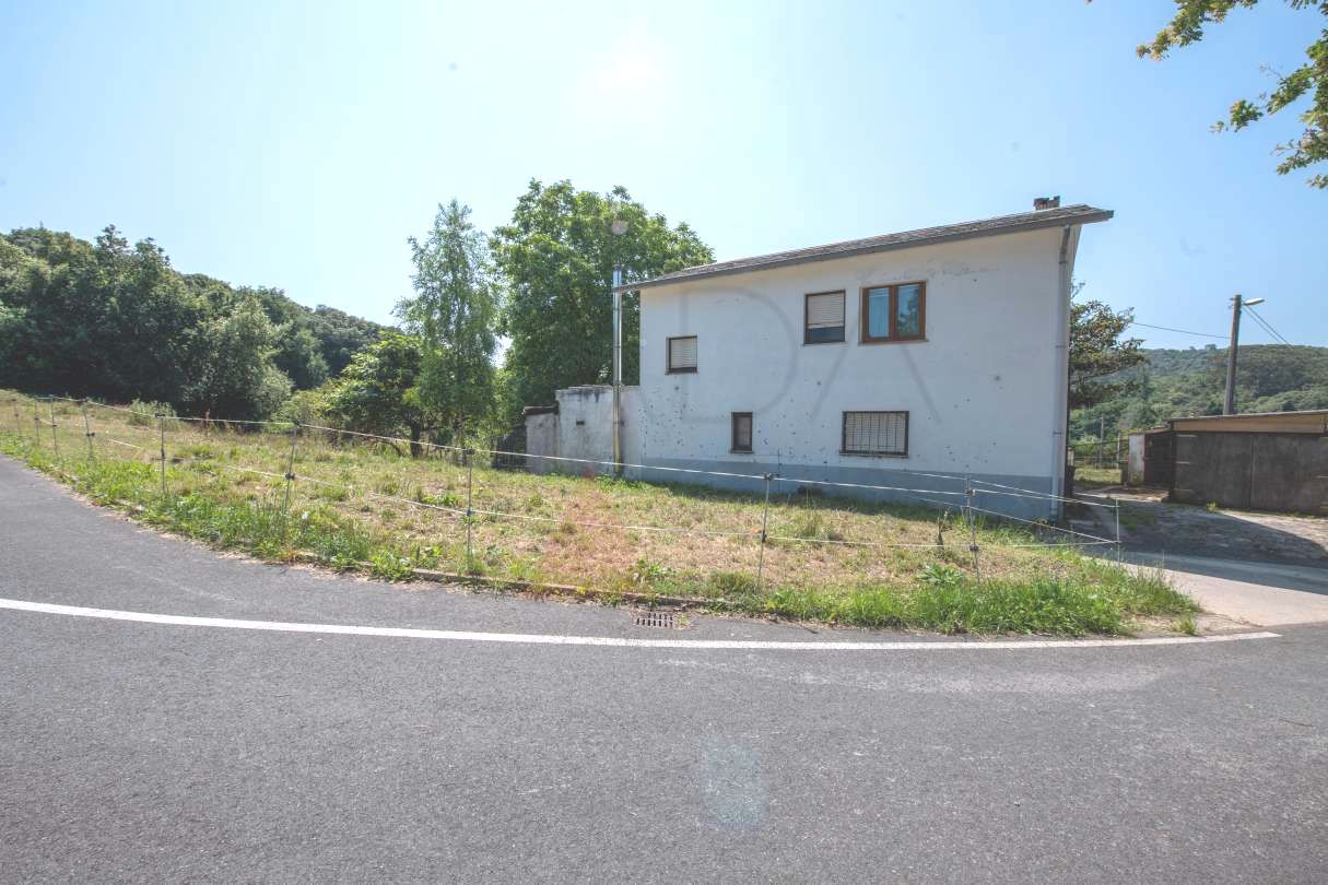 Vista exterior de Casa o xalet en venda en Santa Cruz de Bezana amb Calefacció