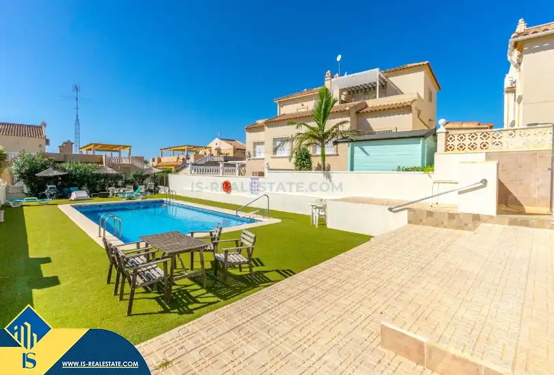 Villa avec piscine à vendre à San Miguel de Salinas