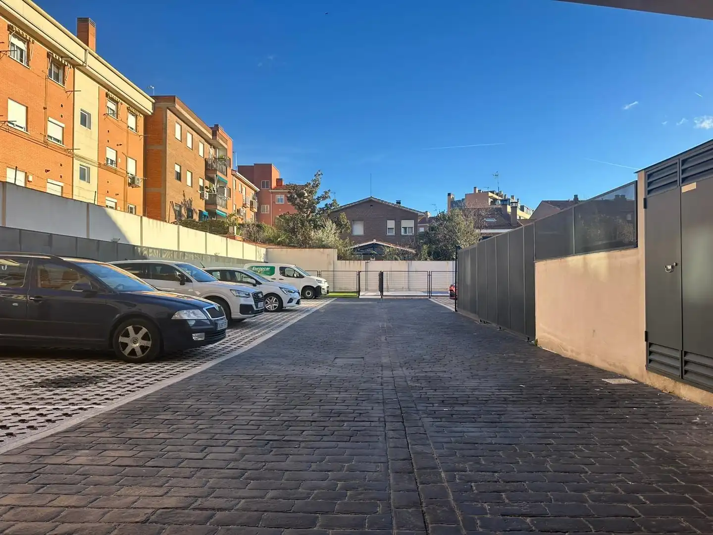 Parking de Piso en venta en Madrid con Calefacción y Piscina comunitaria