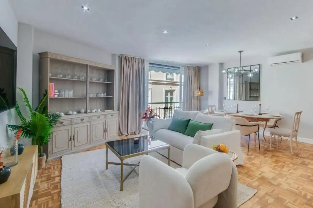 Flat with terrace to rent in Centro