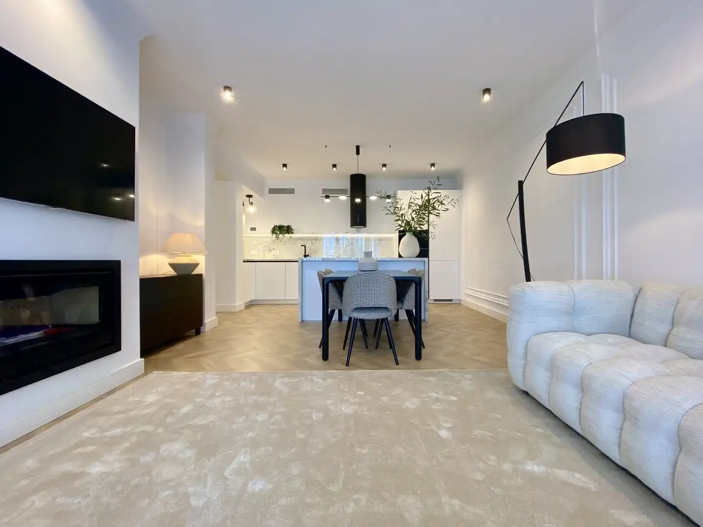 Living room of Flat for sale in Estepona  with Air Conditioner, Terrace and Storage room