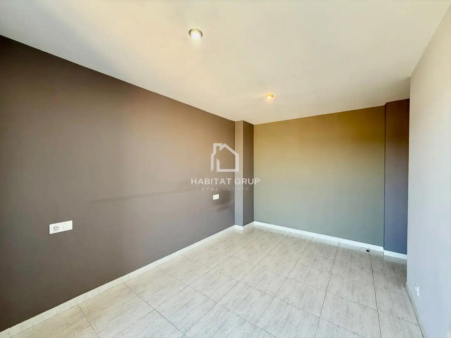 Dúplex en venta en Girona con Aire acondicionado, Calefacción y Terraza
