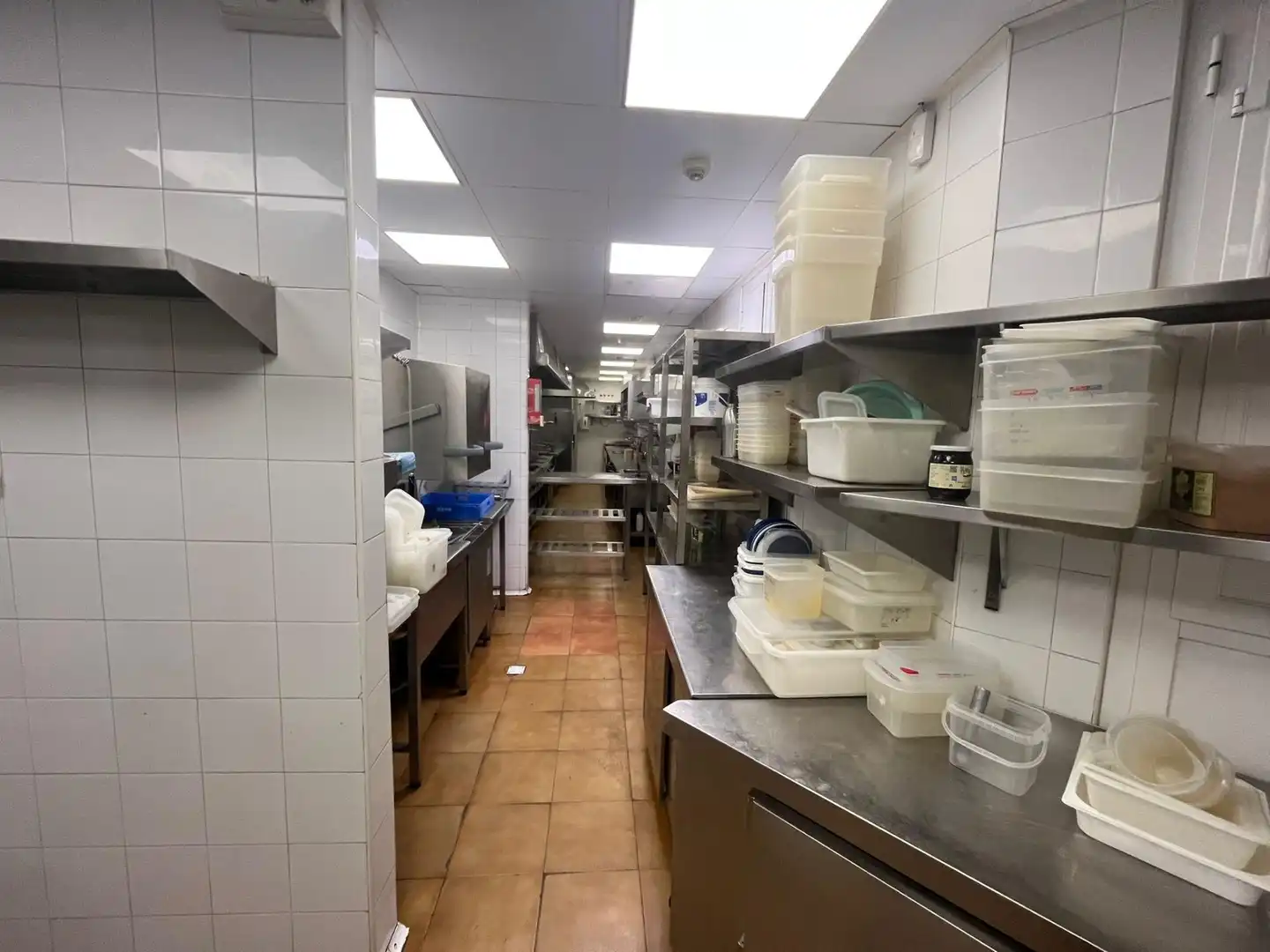 Cocina de Local en traspaso en Sevilla con Amueblado