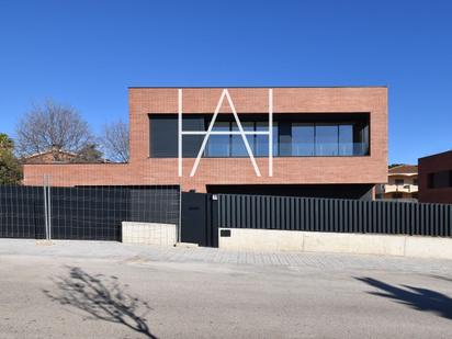 Vista exterior de Casa o xalet en venda en Mataró amb Aire condicionat, Calefacció i Terrassa