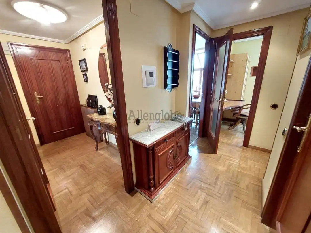 Flat for rent in Oviedo   with Heating