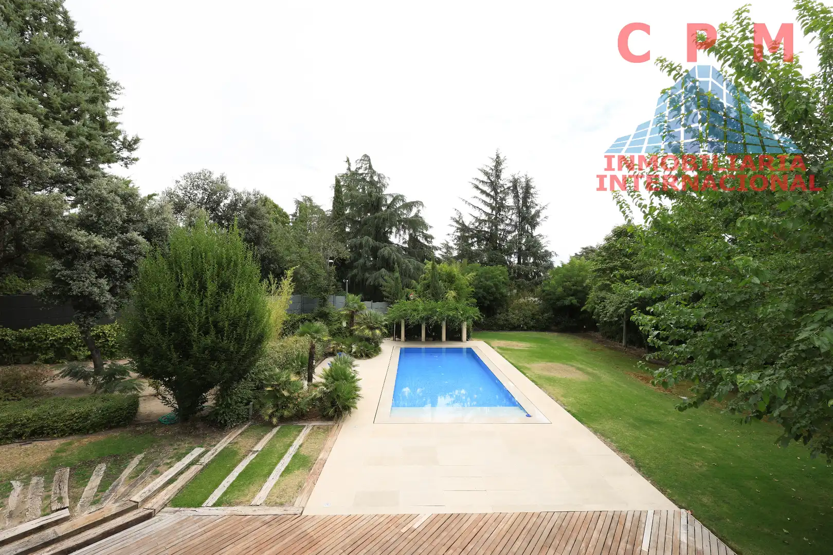 Piscina de Casa o xalet de lloguer en Madrid amb Aire condicionat, Calefacció i Jardí privat