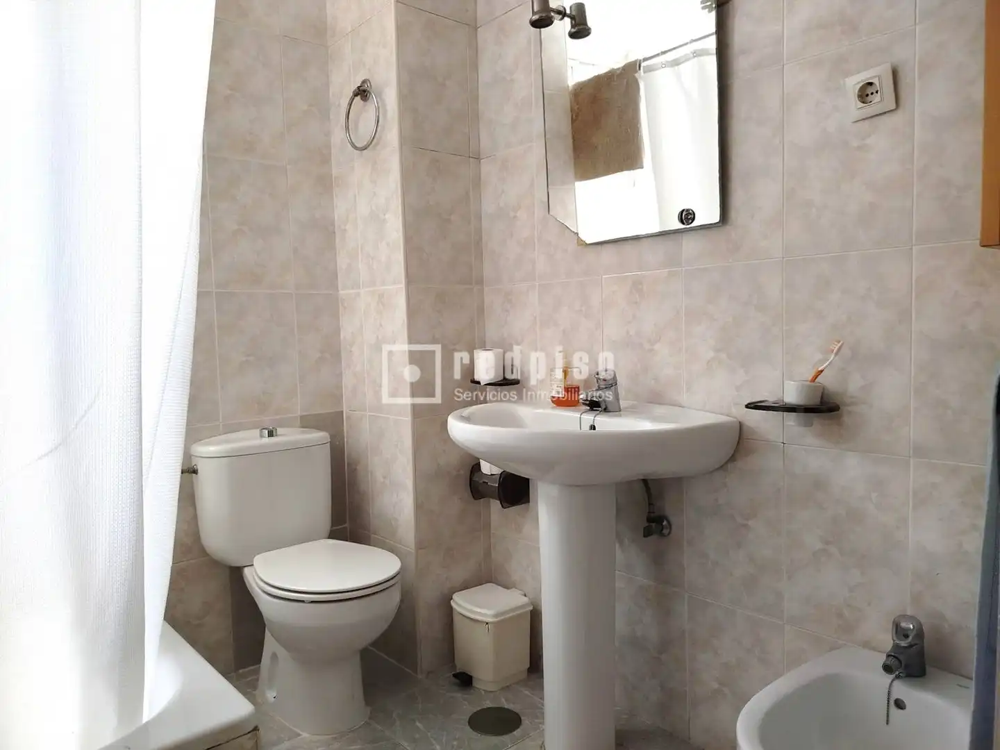 Bathroom of Flat for rent in Sevilla  with Air Conditioner, Private garden and Terrace