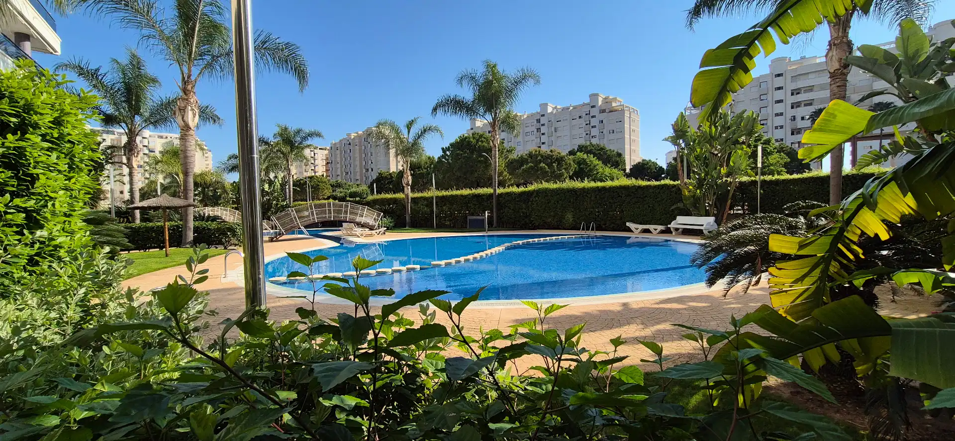 Piscina de Apartament de lloguer en Gandia amb Aire condicionat, Calefacció i Jardí privat