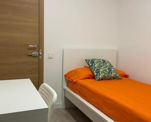 Bedroom of Flat to share in Terrassa  with Heating, Parquet flooring and Furnished