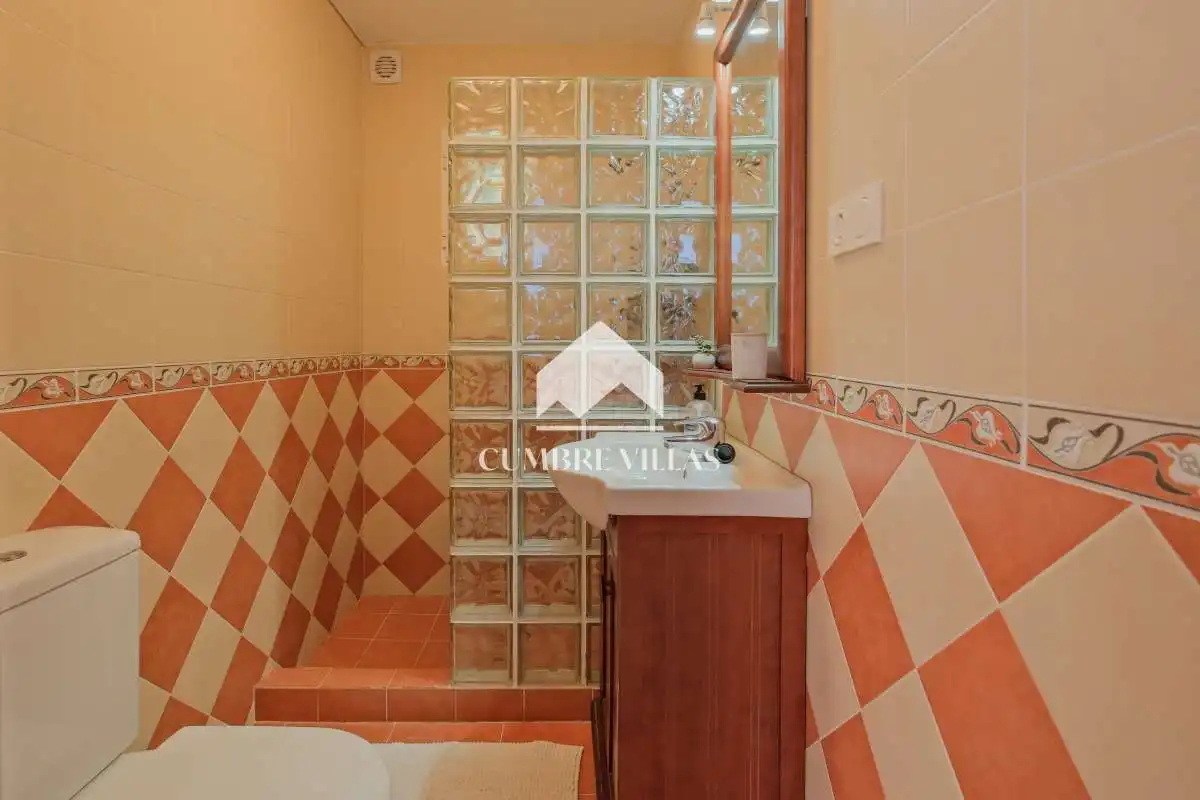 Bany de Casa o xalet en venda en Almuñécar amb Jardí privat, Terrassa i Traster