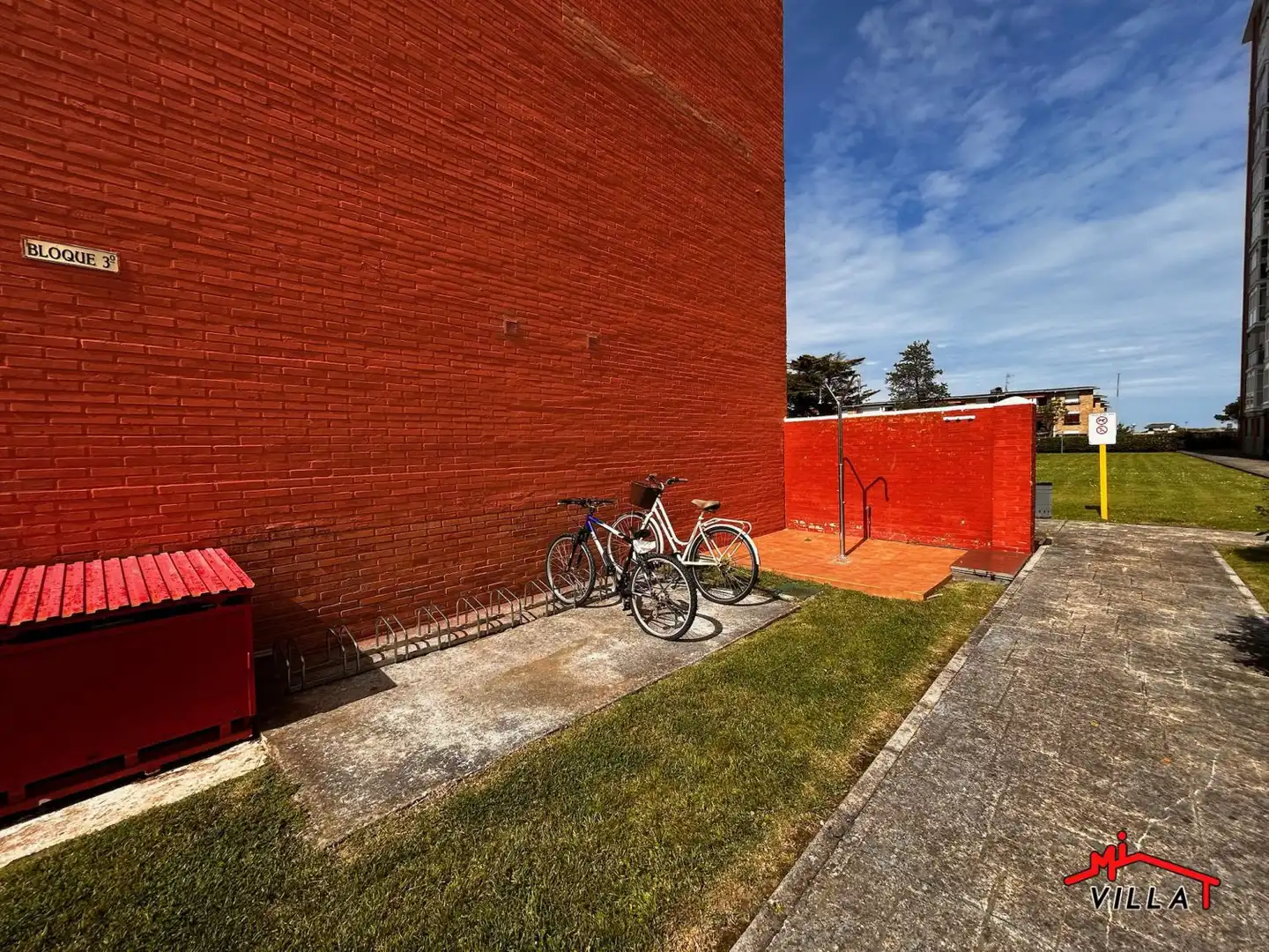 Vista exterior de Estudio en venta en Laredo con Calefacción