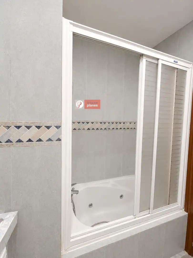 Flat with terrace for sale in Instituts - Universitat, imagen 9