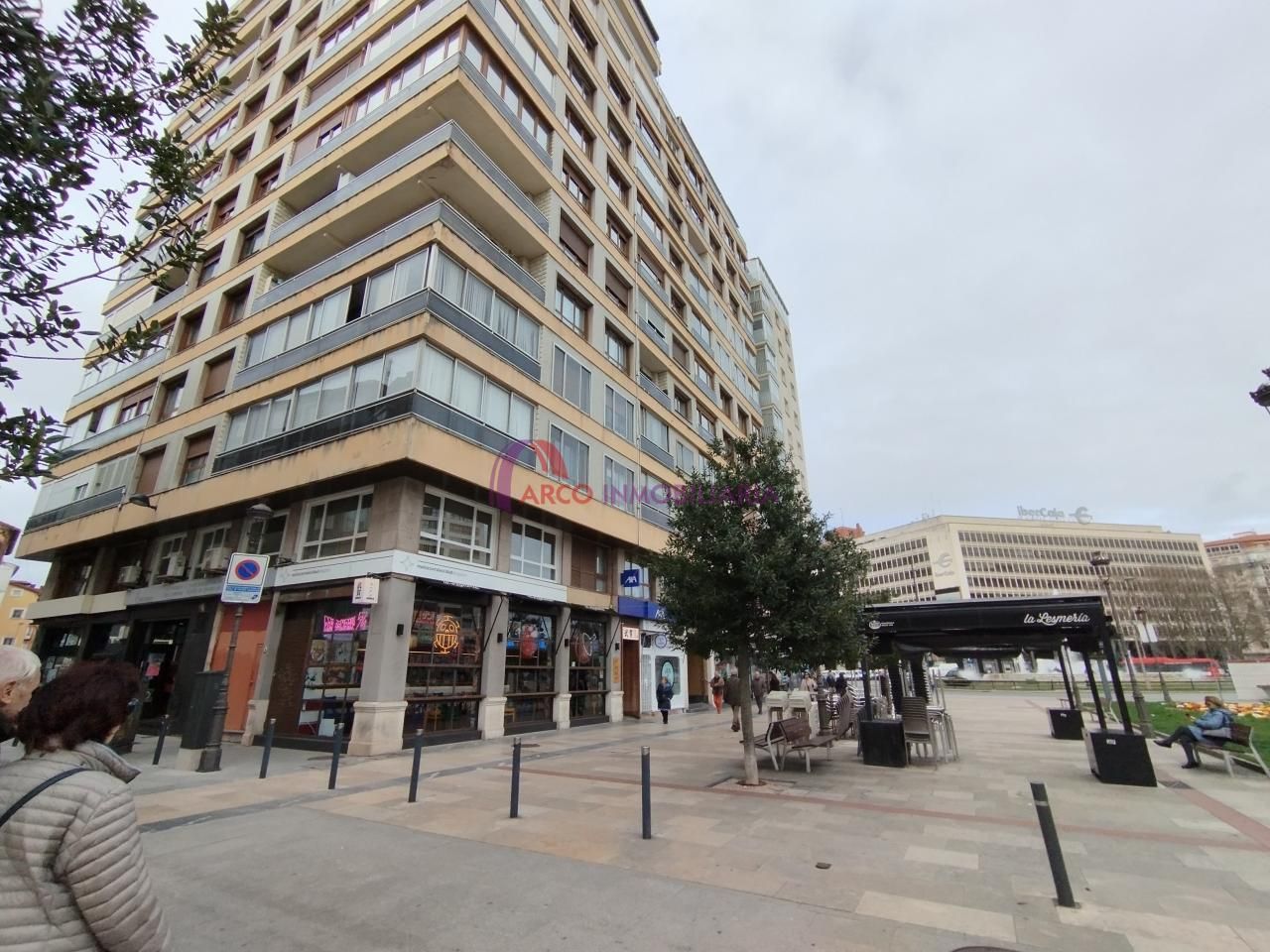 Vista exterior de Pis en venda en Burgos Capital amb Calefacció, Parquet i Terrassa