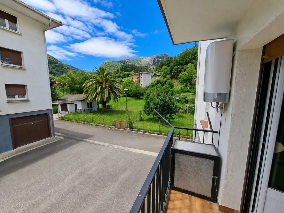 Vista exterior de Piso en venta en Mañaria con Calefacción y Balcón